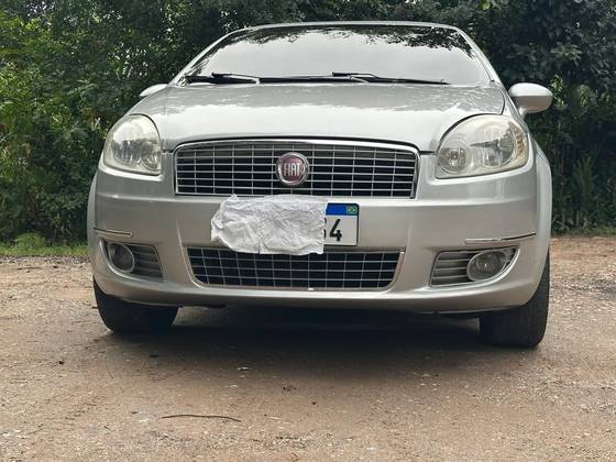 FIAT LINEA 1.8 ABSOLUTE 16V FLEX 4P AUTOMATIZADO FIAT LINEA 1.8 ABSOLUTE 16V FLEX 4P AUTOMATIZADO